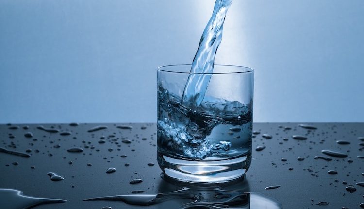 فلوراید موجود در آب معدنی و آب شیر